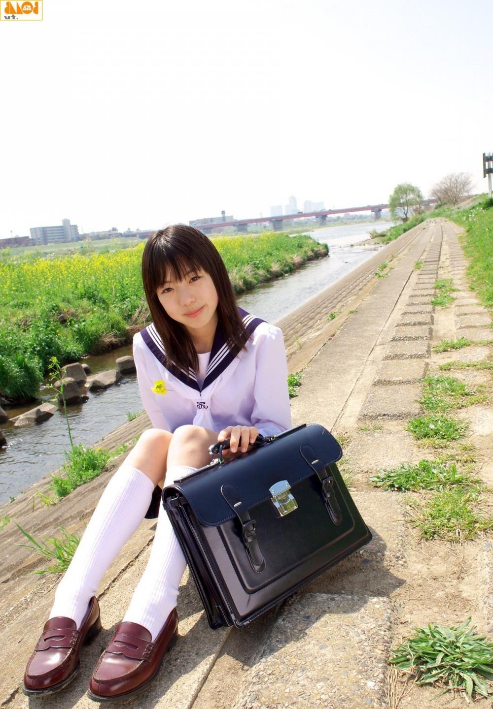 ����ɫ���Ƭ����Ϯ